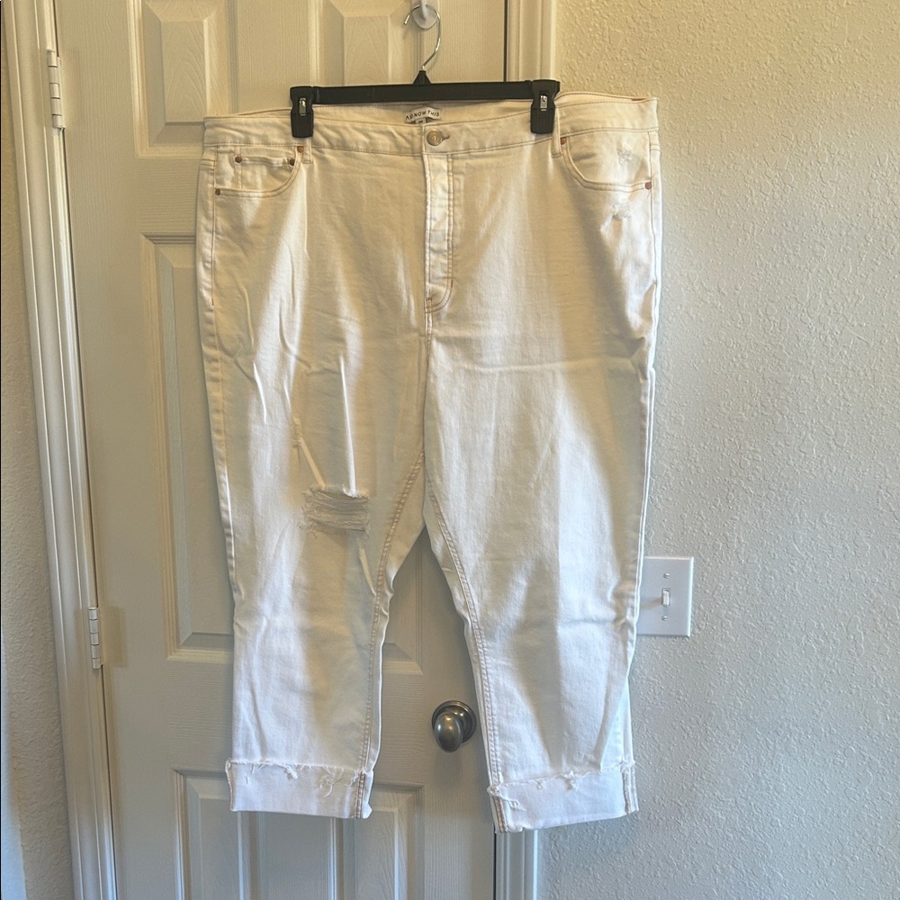 Women's White Cropped Jeans New Without Tags Distressed Jeans